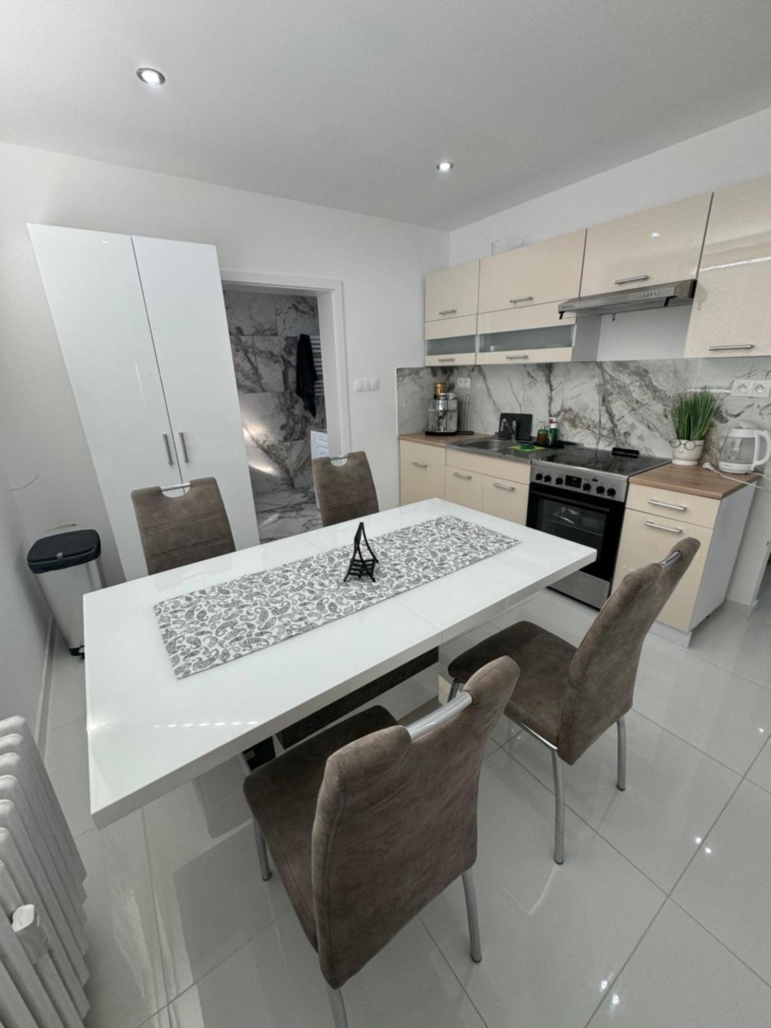 Peti Apartman Centrum Galanta Exteriér fotografie