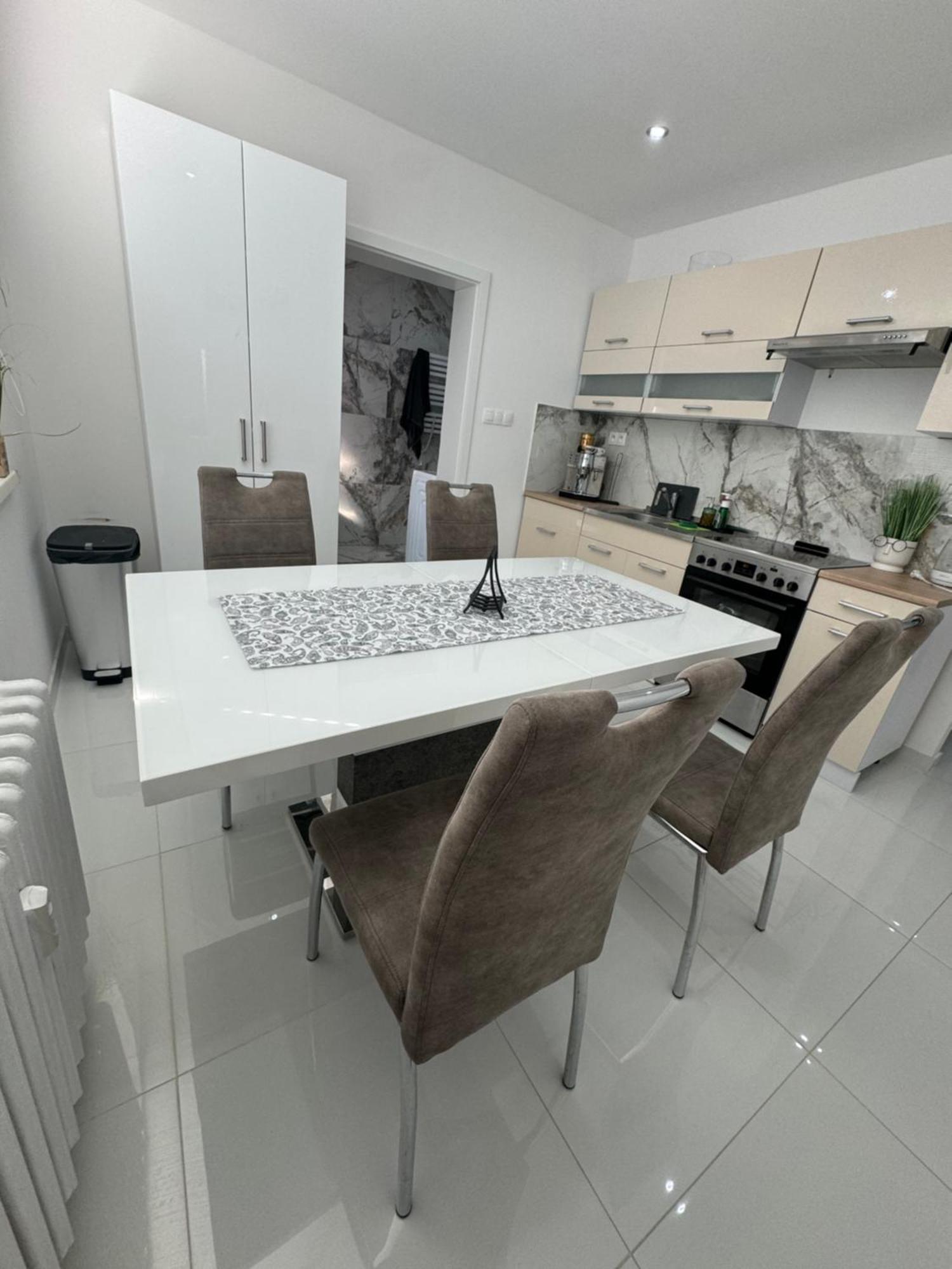 Peti Apartman Centrum Galanta Exteriér fotografie