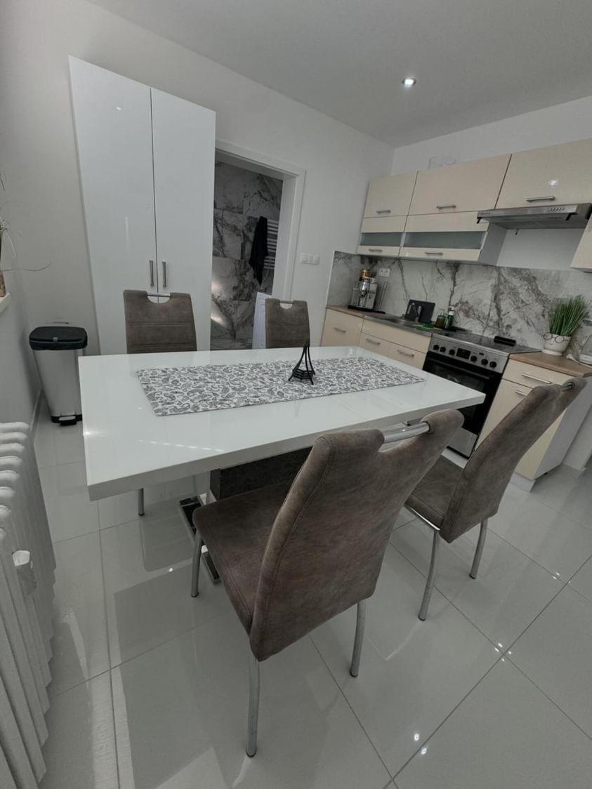 Peti Apartman Centrum Galanta Exteriér fotografie